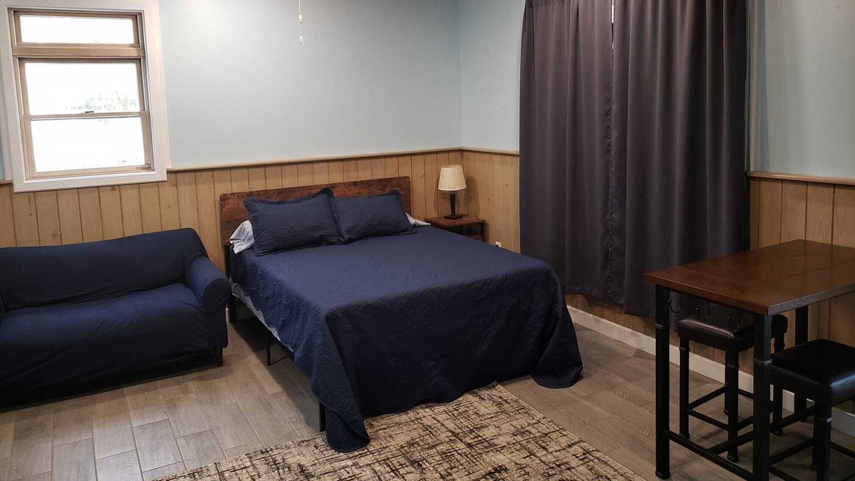 Man O War Cay Apartment | "The Office" Studio - Close to Beach, Dock slip included