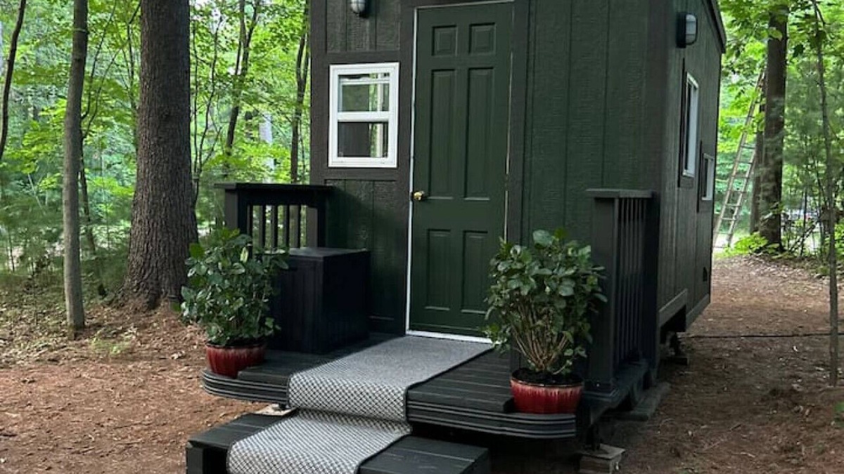 Pine City House | “The Office” tiny home at the Wooded Retreat