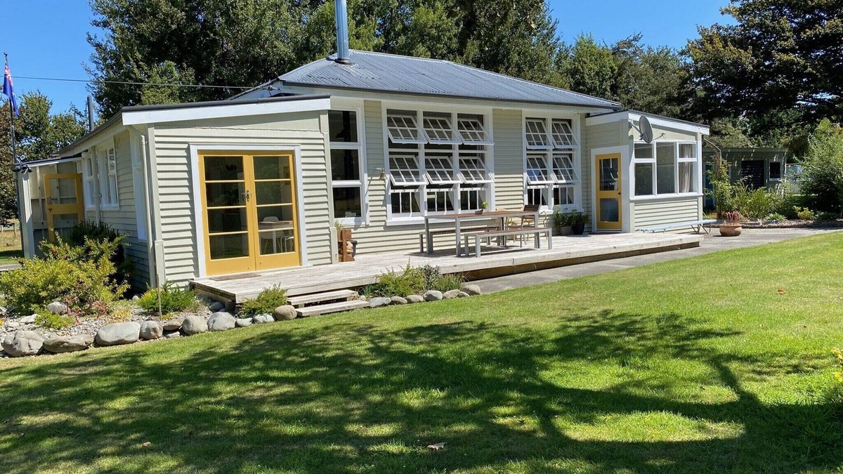 Mayfield House | The Old Anama School - stylish countryside escape