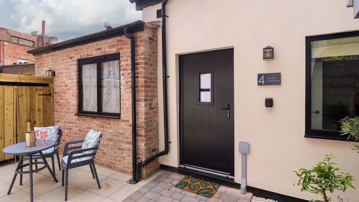 Beverley Cottage | THE OLD BAKEHOUSE, luxury holiday cottage, with a garden in Beverley