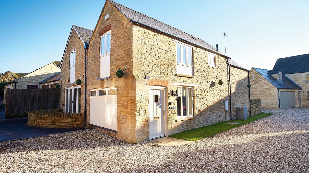 Kingham Cottage | The Old Bakery - beautiful property that sleeps 6 guests in 3 bedrooms