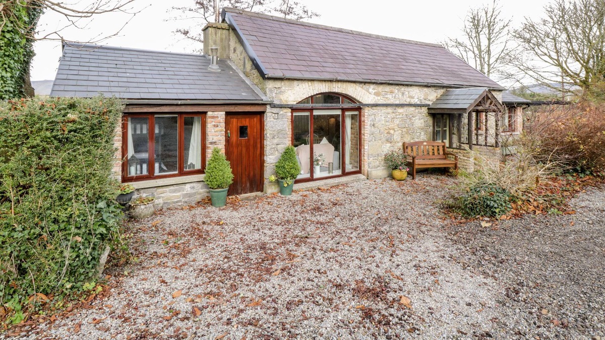 Sligo Cottage | THE OLD BYRE, family friendly in Sligo Town, County Sligo