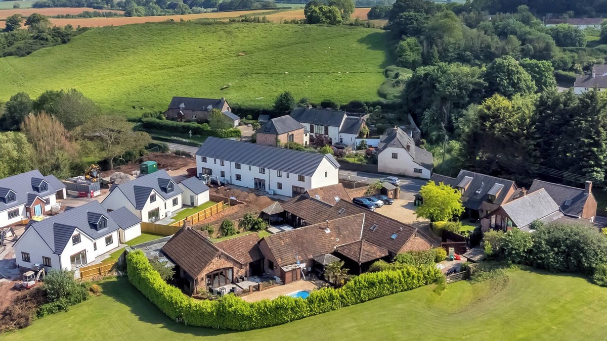 Old Cleeve Cottage | THE OLD BYRES, pet friendly, with pool in Washford