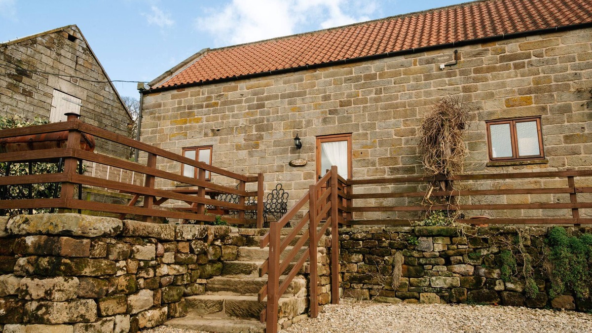 North York Moors National Park Cottage | THE OLD CART HOUSE, pet friendly, with open fire in Farndale