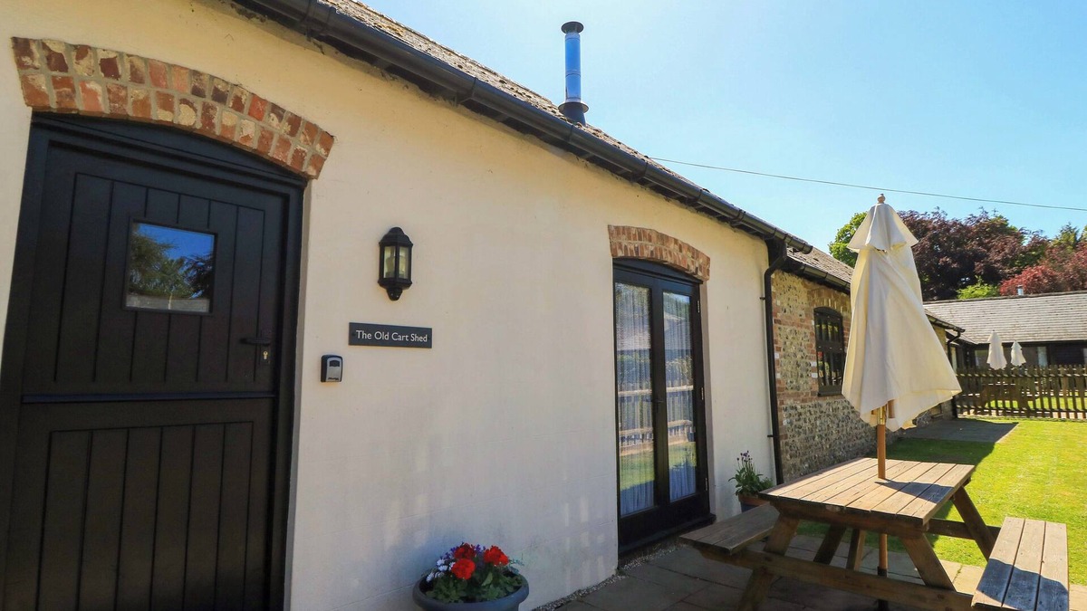 Blandford Forum Cottage | THE OLD CART SHED, pet friendly in Winterborne Stickland