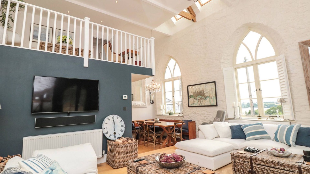 Dittisham House | THE OLD CHAPEL, character holiday cottage in Dittisham