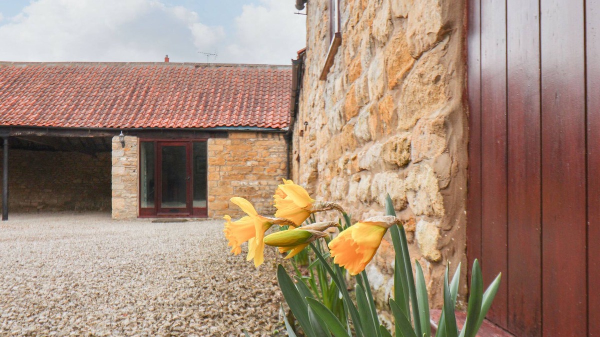 Thornton Dale House | THE OLD COACH HOUSE, family friendly in Thornton-Le-Dale