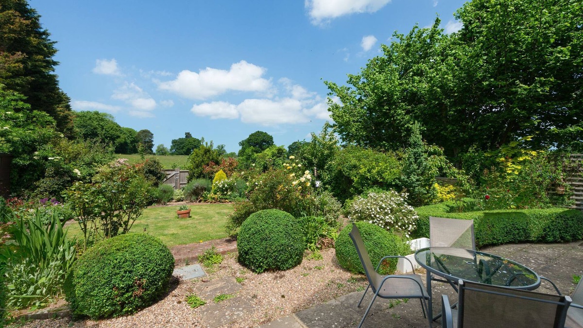 Nonington House | The Old Coach House near Canterbury. Pets welcome. No children under 12.