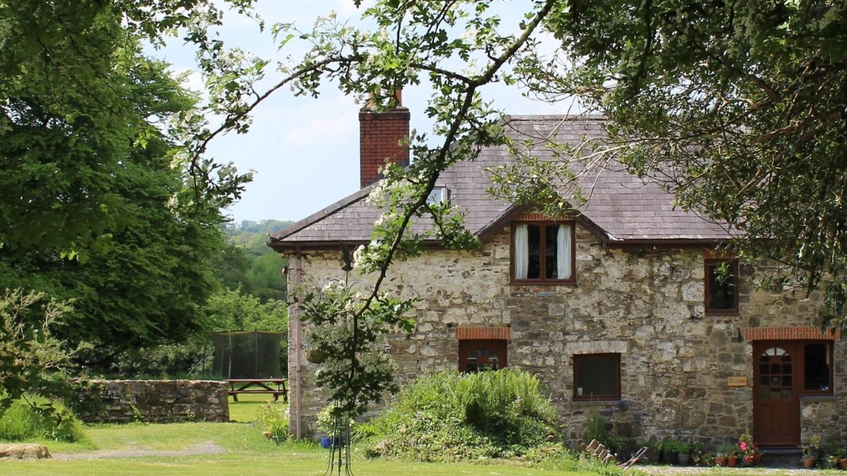 Whitland Cottage | The Old Coach House - Sleeps 2 Adults, 4 Children + 1 Infant
