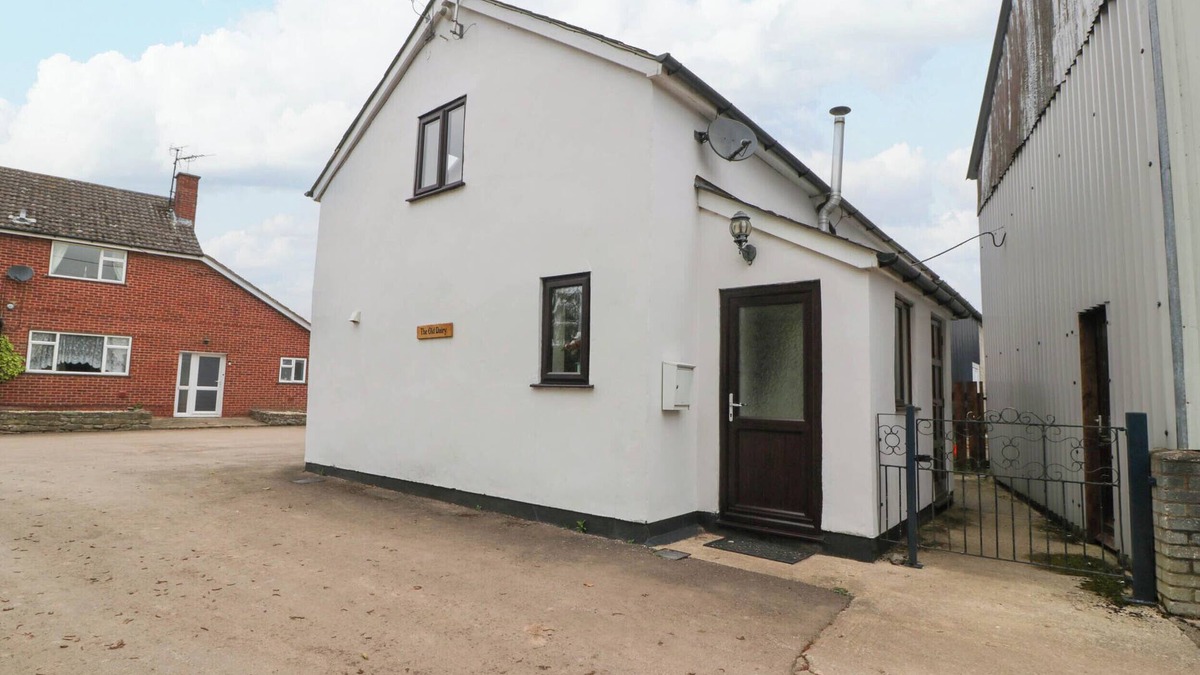 Hereford Cottage | THE OLD DAIRY, pet friendly, character holiday cottage in Allensmore