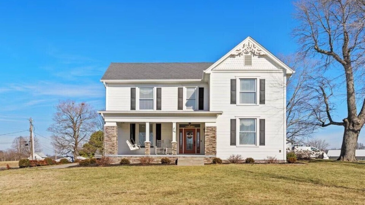 Rineyville House | The Old Farmhouse Inn is a charming 4-bedroom Farmhouse in Rineyville, Kentucky