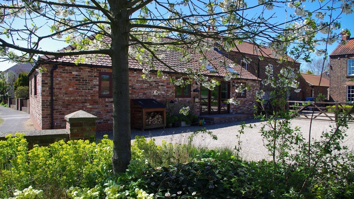 Helperthorpe House | The Old Forge, 4 Bed Modern Barn Conversion in The Yorkshire Wolds