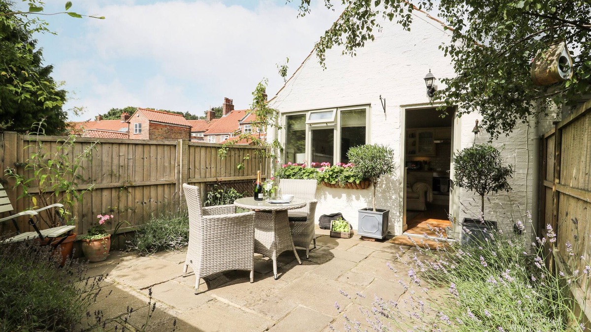 York Cottage | THE OLD FORGE, pet friendly, character holiday cottage in Stillington