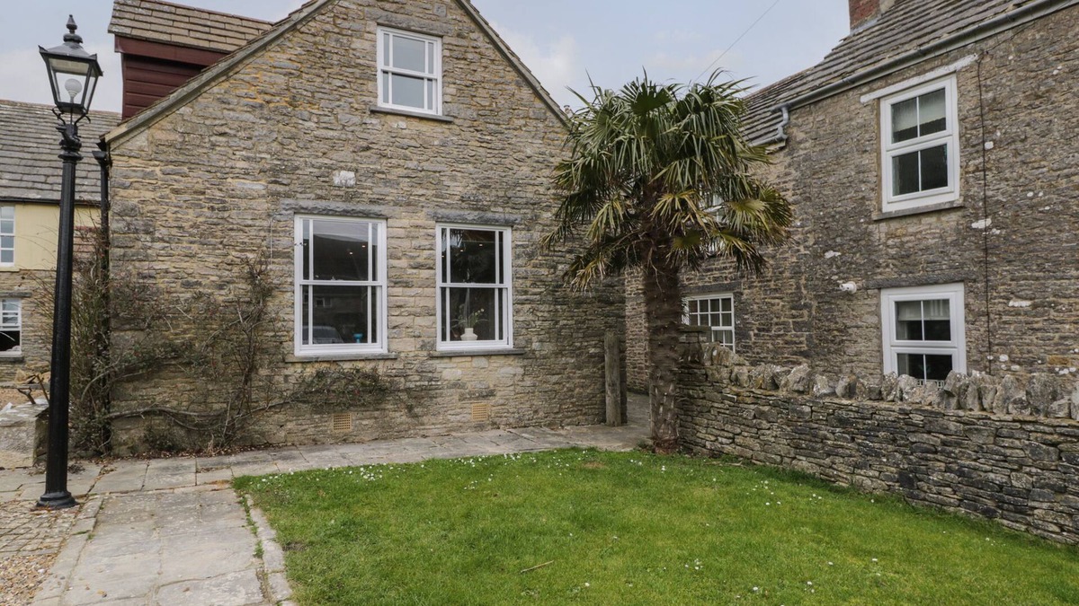 Langton Matravers Cottage | THE OLD HABERDASHERY, pet friendly in Swanage