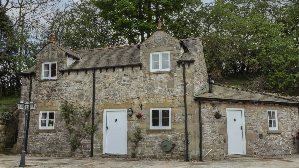 Pentre Halkyn Cottage | THE OLD HALL, with a garden in Holywell