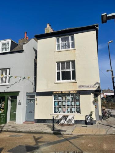 Old Town Hastings House | The Old Kings Head