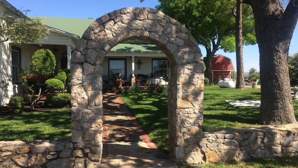 Azle Bed & Breakfast | The Old Liberty Schoolhouse B&B