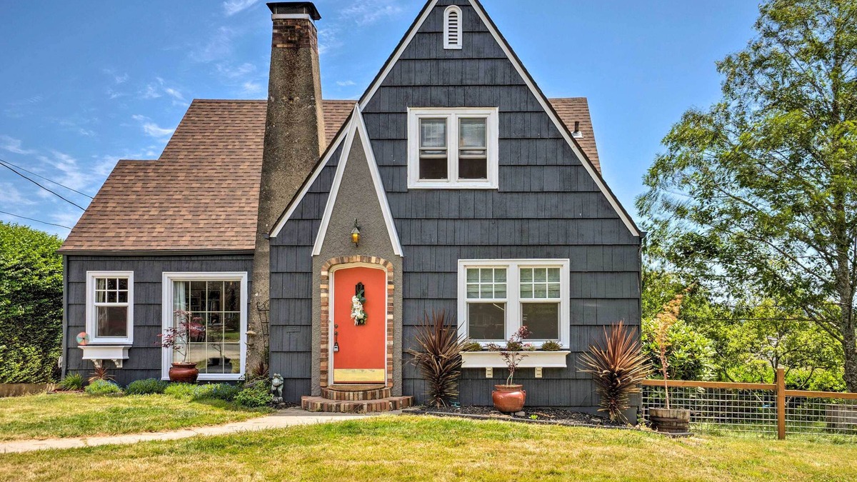 North Bend House | The Old McCullough Home w/Rooftop Deck, View