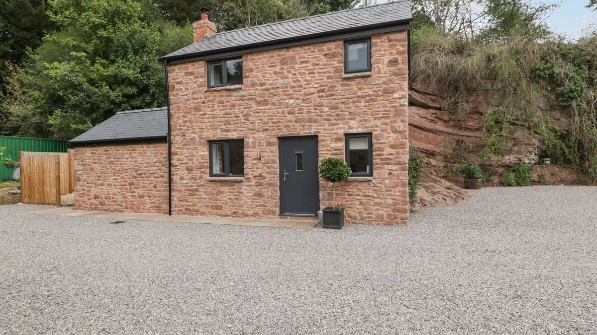 Ross-on-Wye Cottage | THE OLD MILL BAKE HOUSE, romantic, with open fire in Goodrich