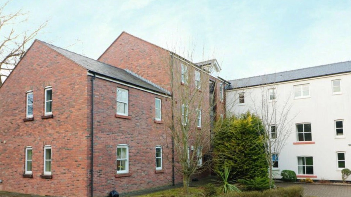Crowton Apartment | The Old Mill, Cheshire Countryside. 5 miles Roman town of Chester