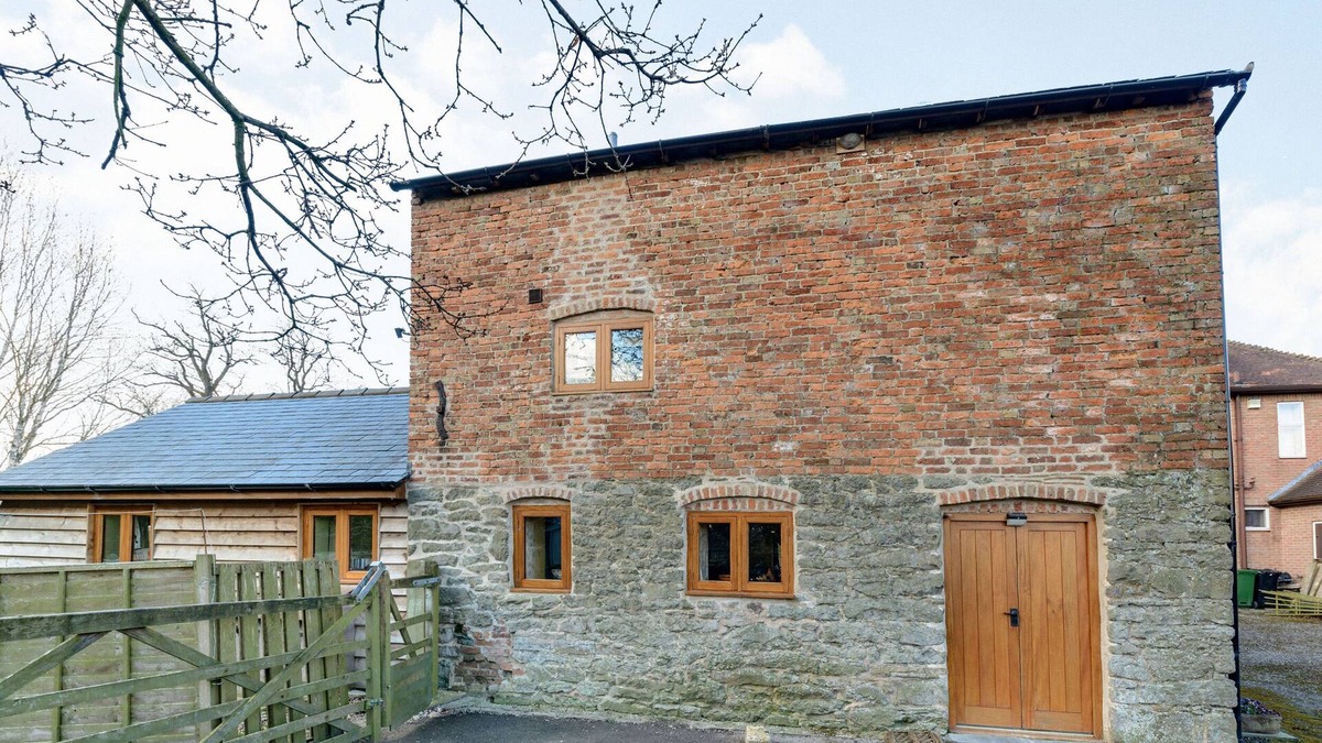 Kingswood Cottage | THE OLD MILL, pet friendly, character holiday cottage in Stockton