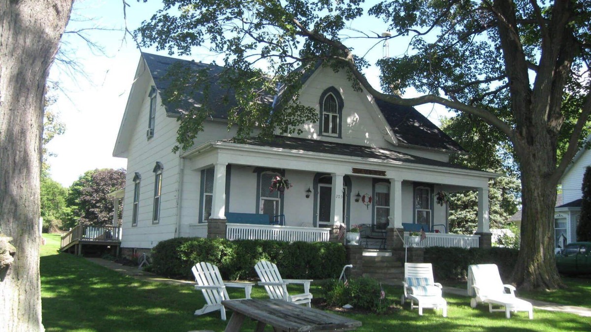 Kelleys Island House | The Old Nest Vacation Waterfront Home
