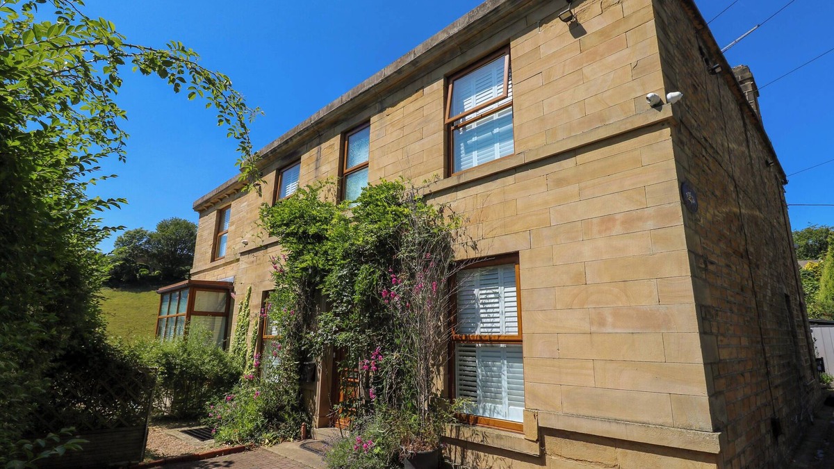 Holmfirth Cottage | THE OLD POST OFFICE - PET FRIENDLY GROUP STAYS IN HOLMFIRTH in Holmfirth