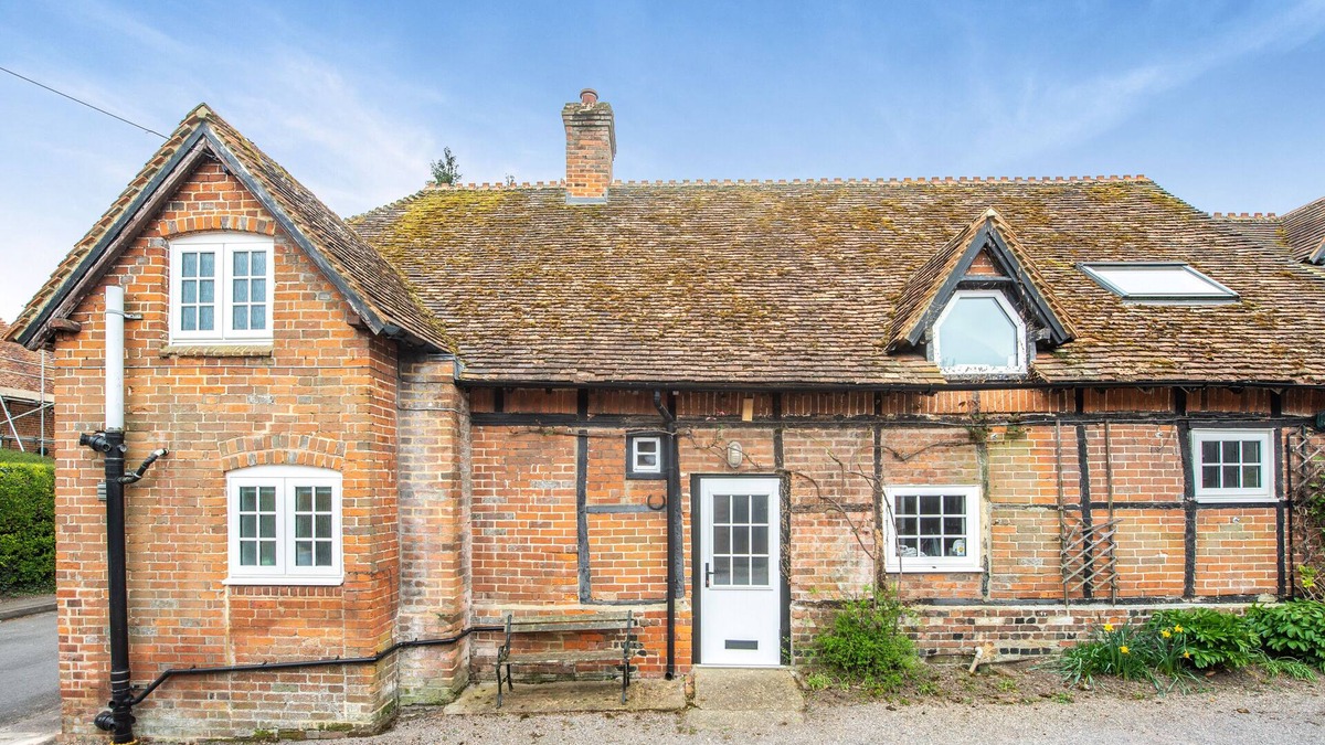 West Ilsley House | The Old Post Office - One Bedroom House, Sleeps 2