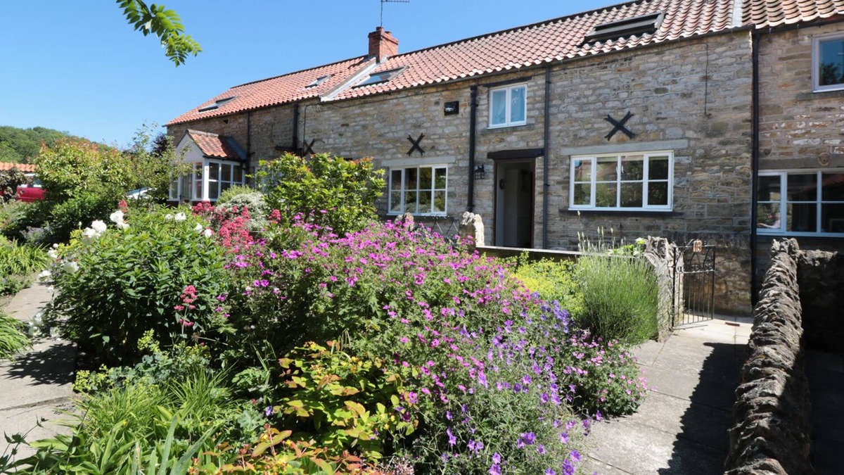 Kirkbymoorside Cottage | THE OLD POTTING SHED, family friendly in Kirkbymoorside