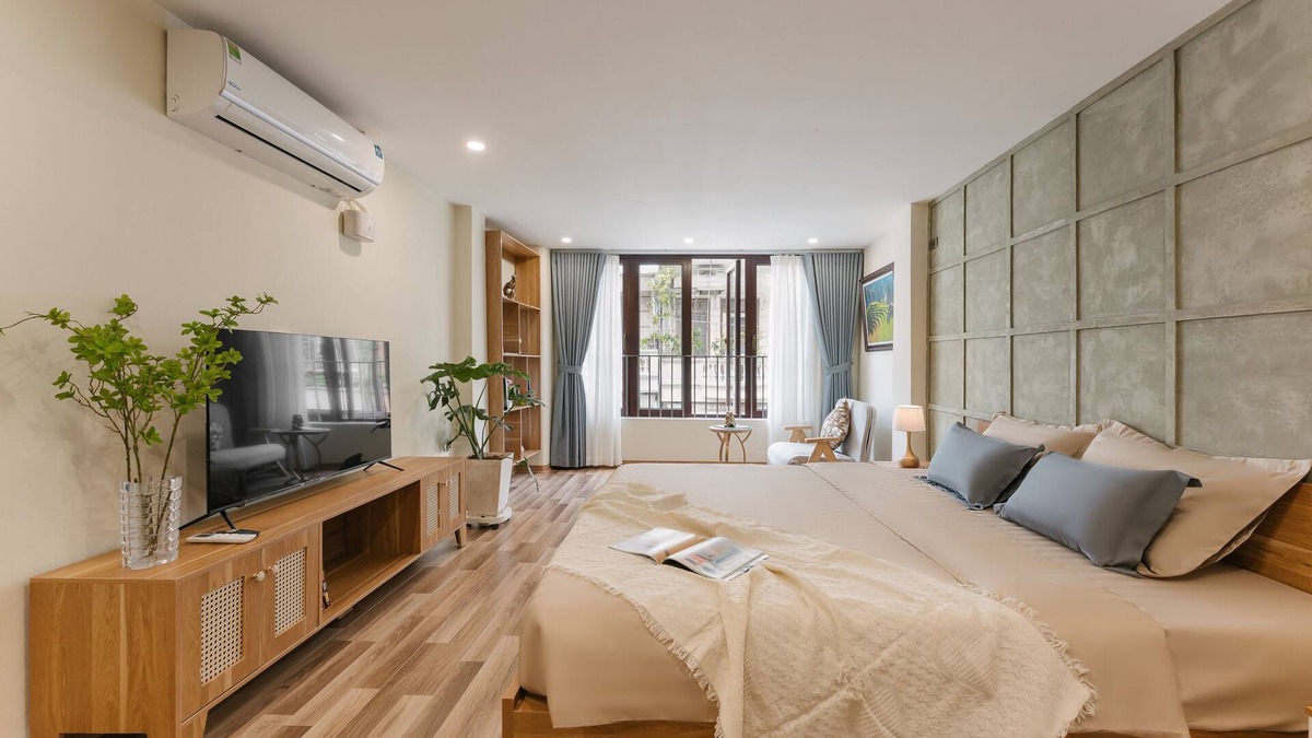 Ba Dinh House | The Old Quarter Ha Noi House with Train street view and city view. Free wifi