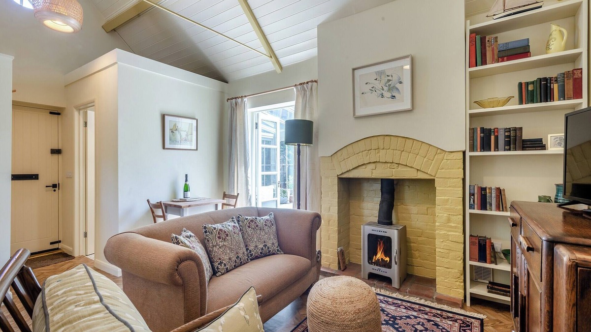 Irstead Cottage | The Old Reading Room
