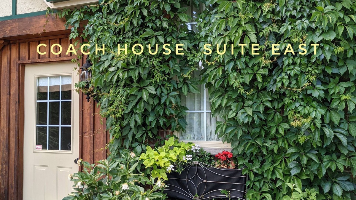 Stratford Apartment | The Old Rectory Coach House-EAST Suite downtown