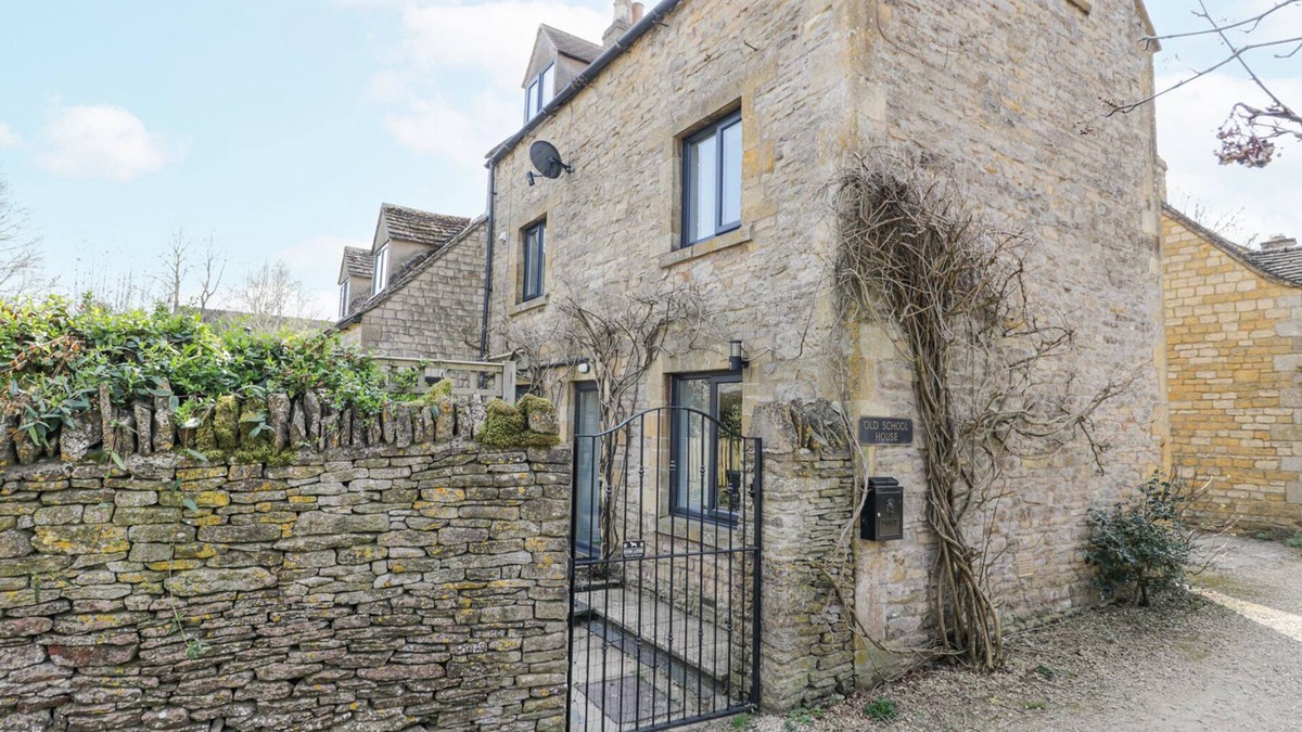 Longborough House | THE OLD SCHOOL HOUSE, pet friendly in Stow-On-The-Wold