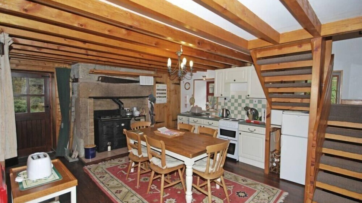 Byrness Cottage | THE OLD SCHOOL HOUSE, pet friendly, with open fire in Rochester