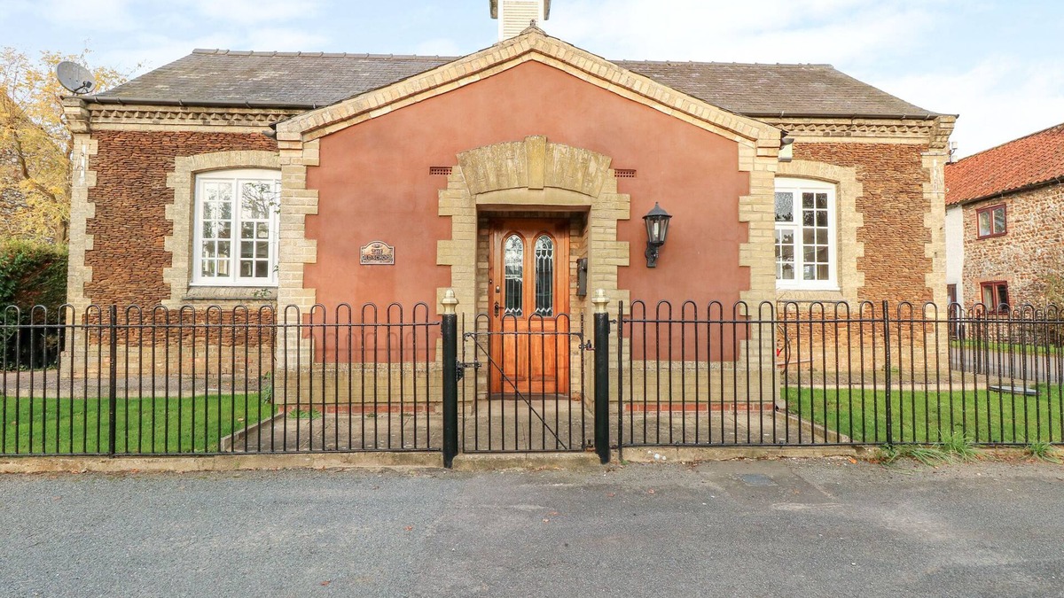 Wereham Cottage | THE OLD SCHOOL, pet friendly, with open fire in Downham Market