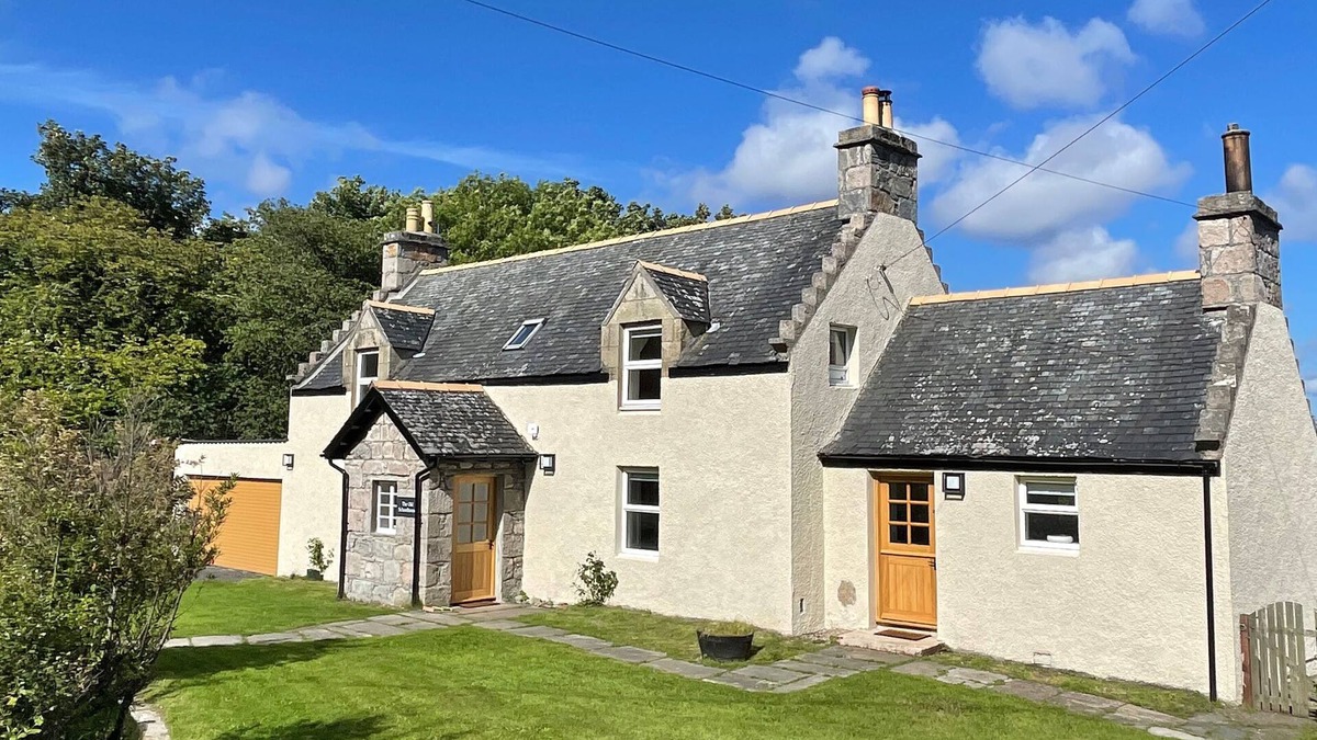 Lairg House | The Old Schoolhouse - Character Stay on NC500