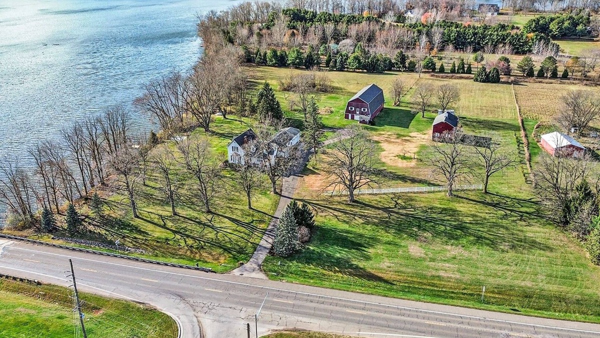 Allegan House | The Old Snow Farm: Lake Allegan Waterfront, Classic Farmhouse, Fire Pit, Patio