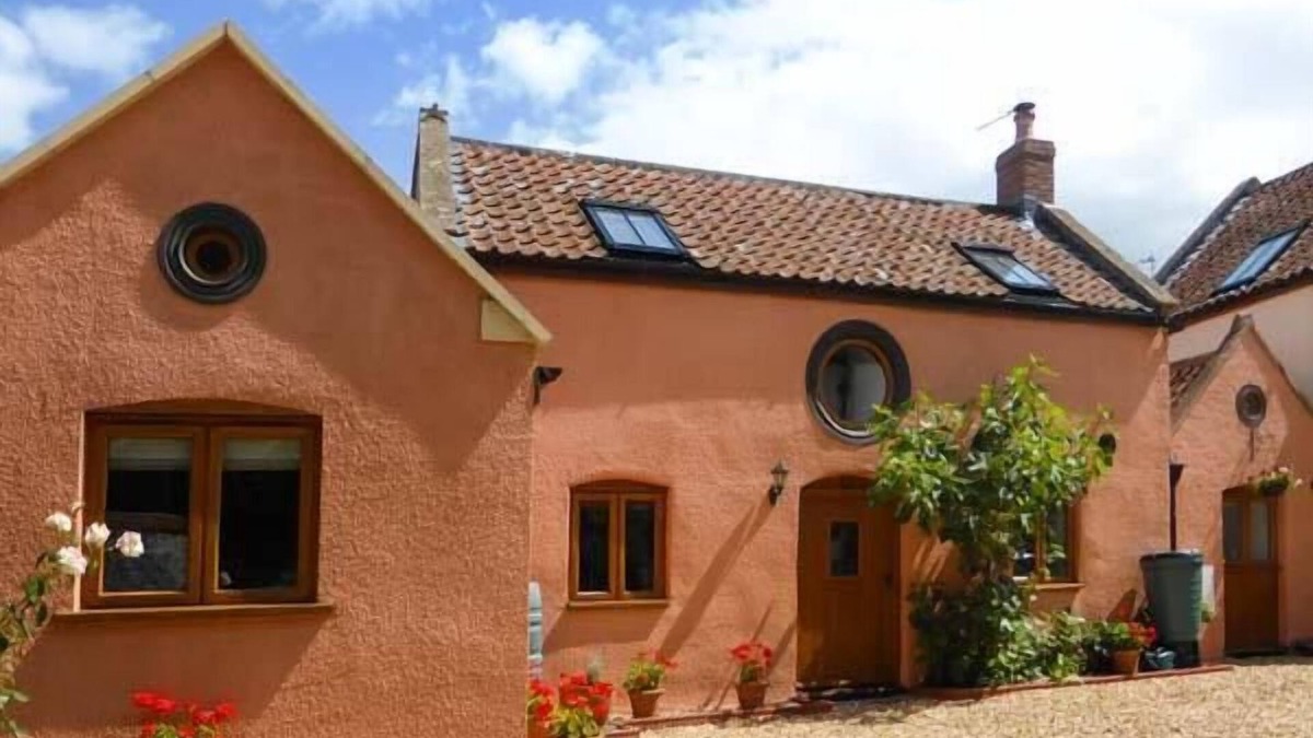 Weston-super-Mare Cottage | THE OLD STABLE, family friendly, with open fire in Weston-Super-Mare