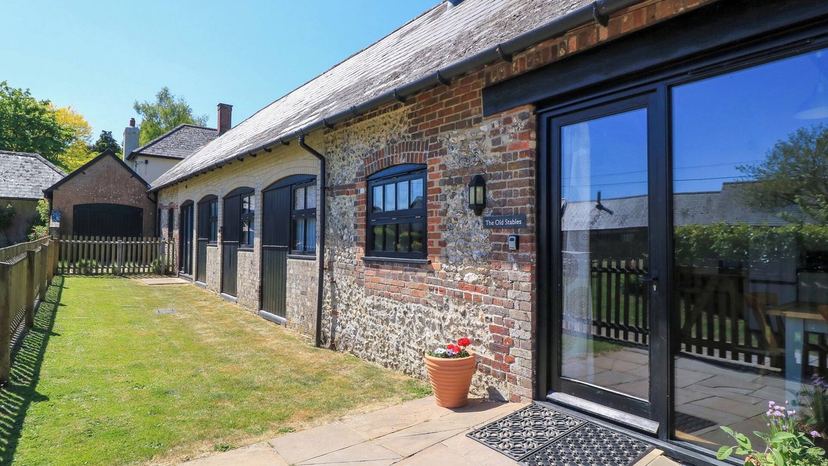 Blandford Forum Cottage | THE OLD STABLES, pet friendly in Winterborne Stickland