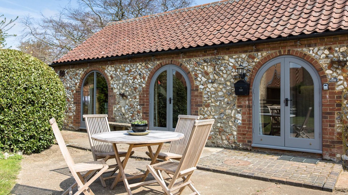 Docking Cottage | The Old Stables is a self contained detached 2 bedroom cottage.
