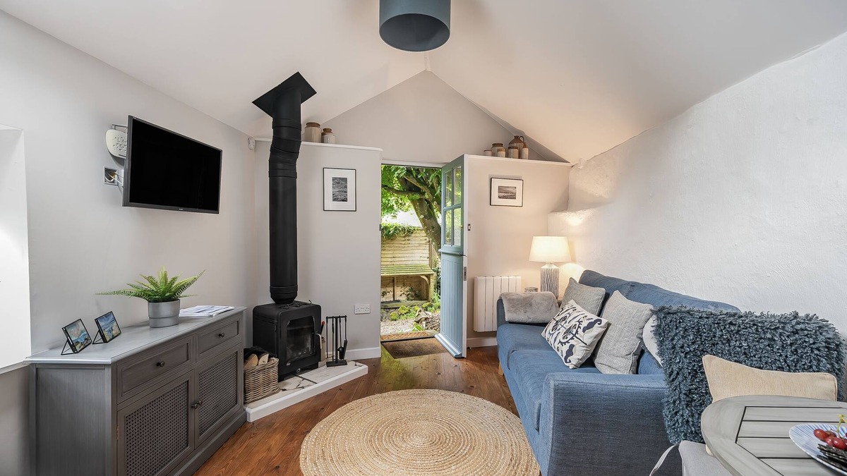 Charmouth Cottage | The Old Stables - sleeps 2 guests in 1 bedroom