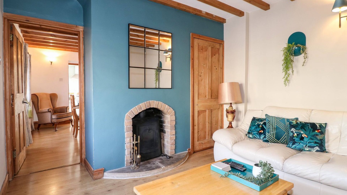 Melton Mowbray Cottage | THE OLD SWEET SHOP, pet friendly, with open fire in Scalford