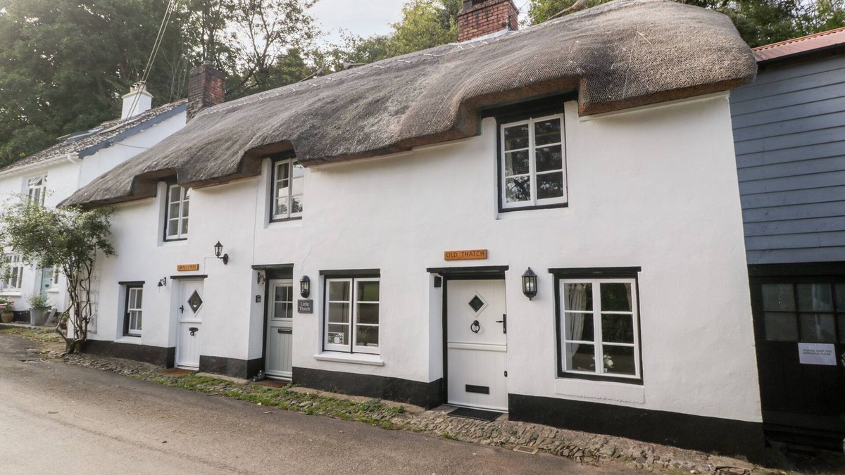 Porlock House | THE OLD THATCH, pet friendly, character holiday cottage in Porlock