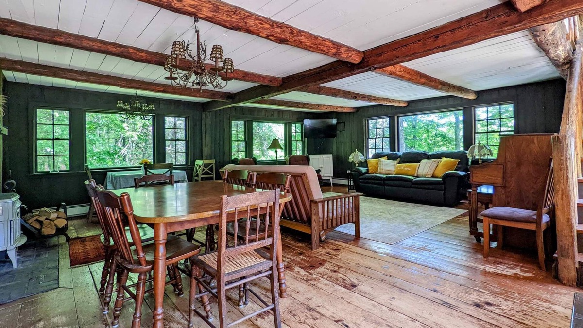 Campton Cottage | The Old Timber - Family Vacation Home with Large Recreation Room