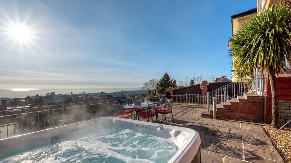 Uplands House | The Old Vicarage - Five Bedroom House, Sleeps 10