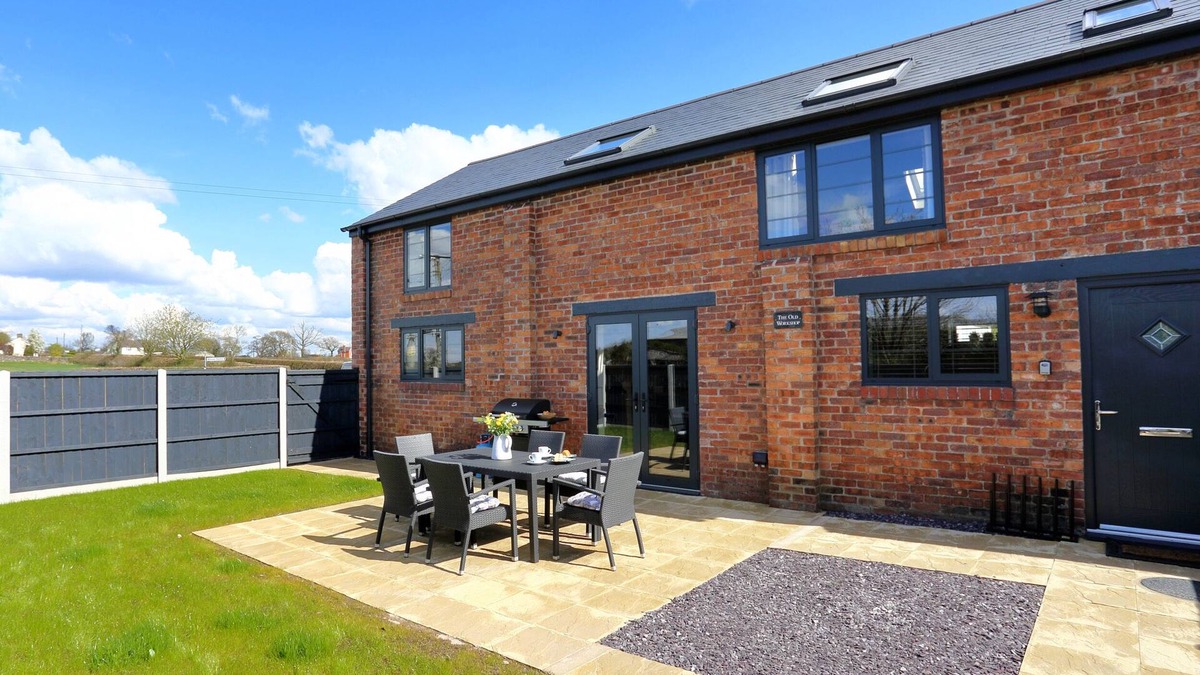 Loppington Cottage | THE OLD WORKSHOP, pet friendly, with a garden in Wem