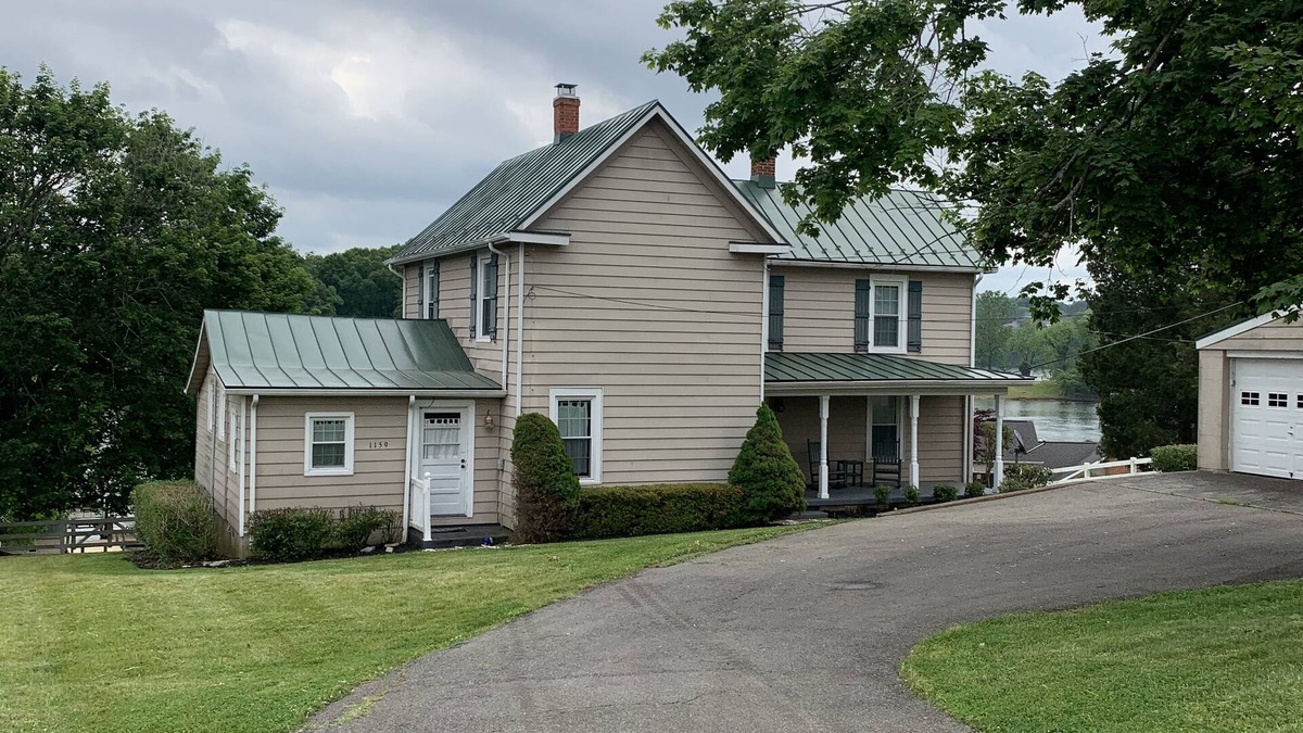 Goodview Other | The Olde Farmhouse Spacious Lakefront House with Amazing View