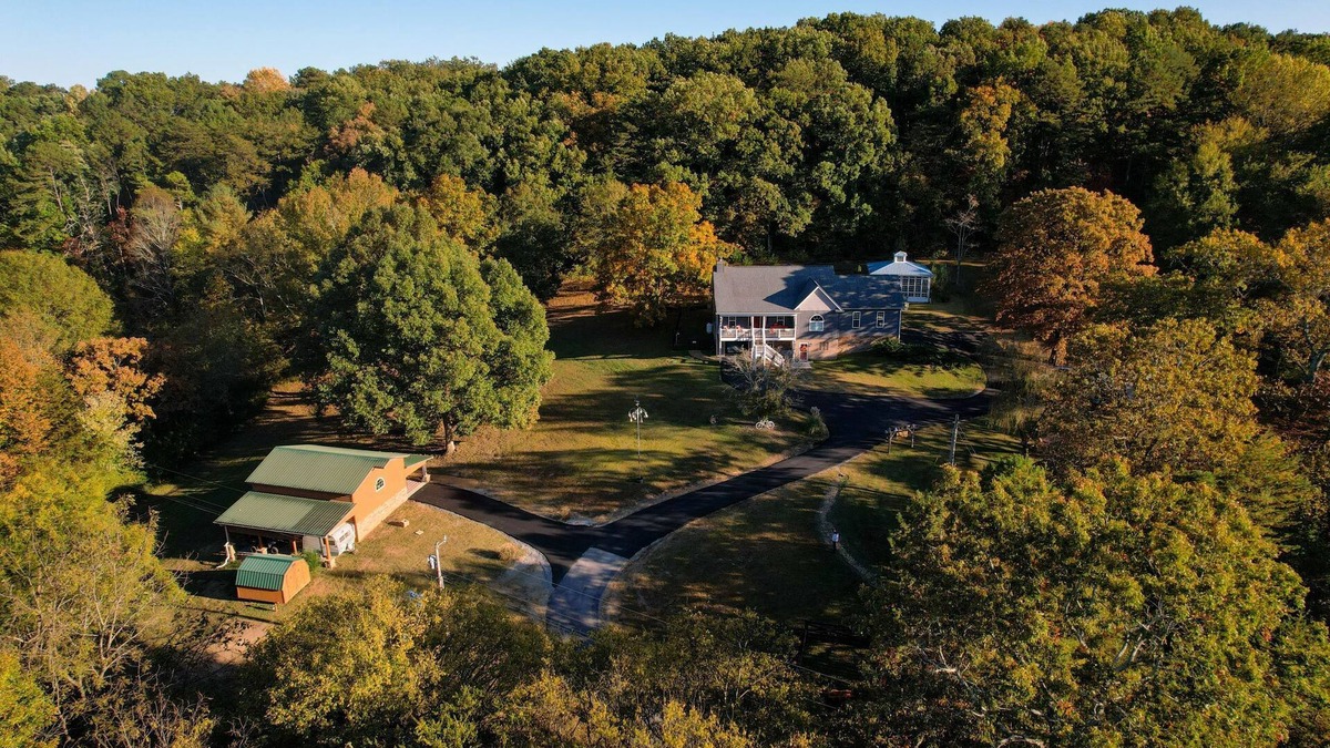 Hixson House | The Ole Pole Barn at Dry Creek Hideaways