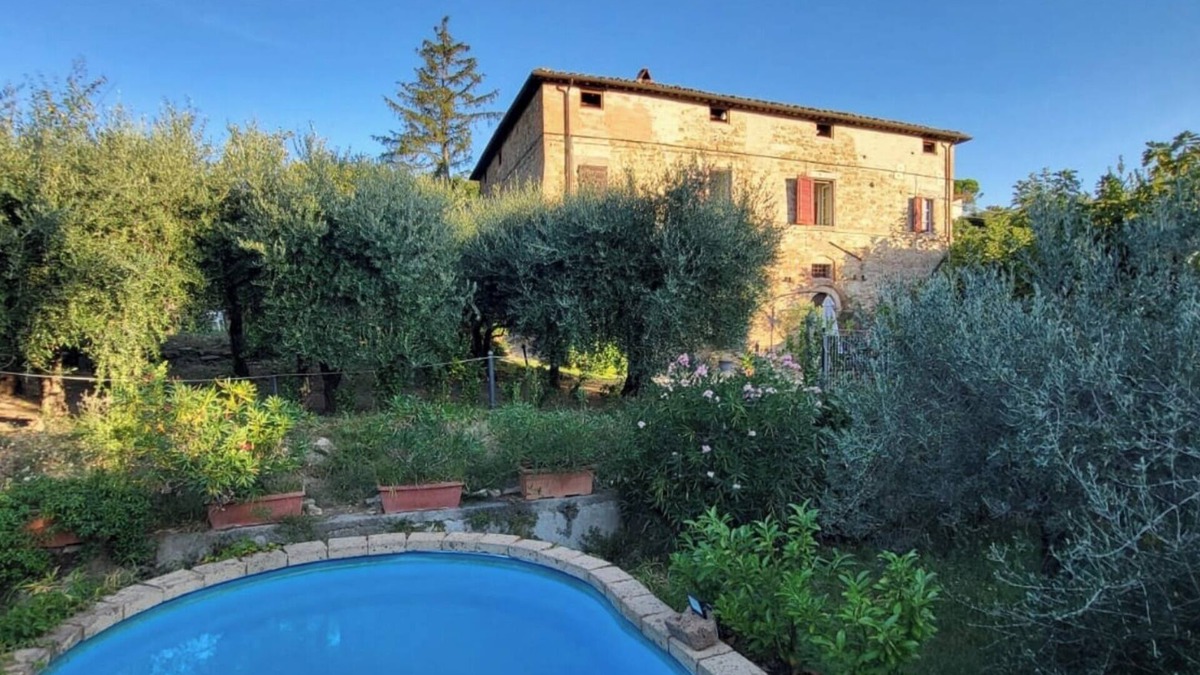 Montelaguardia House | The Olivella, former parsonage of 1600 olive trees and herbs with pool