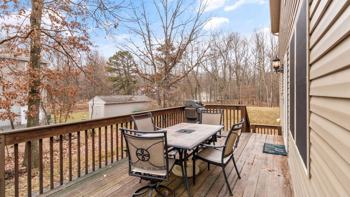 Albrightsville Ski Chalet | “THE ONE” Chalet, Perfect Getaway w/Hot Tub, Multicade, Pool Table